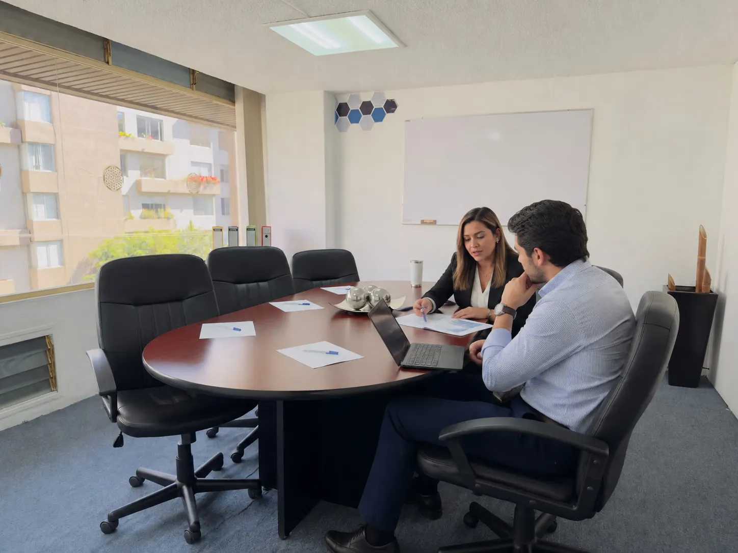 Sala de juntas de la sucursal Del Valle de OVA